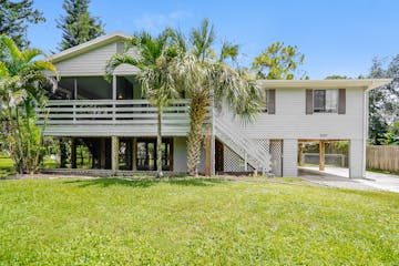 8120 Pelican RD Fort Myers, FL 33967